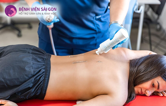 Siêu âm thận để đánh giá kích thước, vị trí và hình dạng của thận