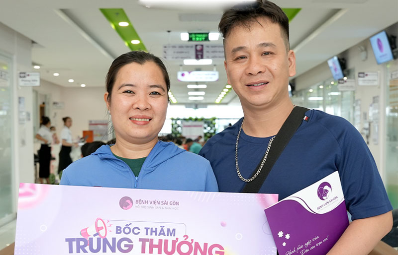 Chị Mai Thị Huỳnh Hoa và anh Bùi Sơn Nguyên